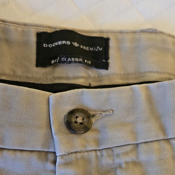 Dockers Premium D3 Classic Fit Khaki Trousers 38x30 Timeless Neutral - Picture 2 of 4